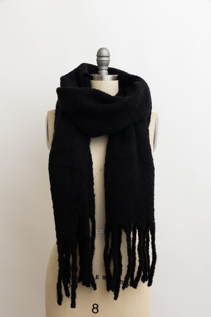 Classic Cozy Knit Scarf Classic Cozy Knit Scarf Black Scarves