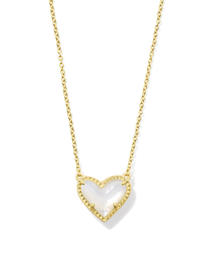 Kendra Scott Ari Heart Gold Short Pendant Necklace in Ivory Mother of Pearl