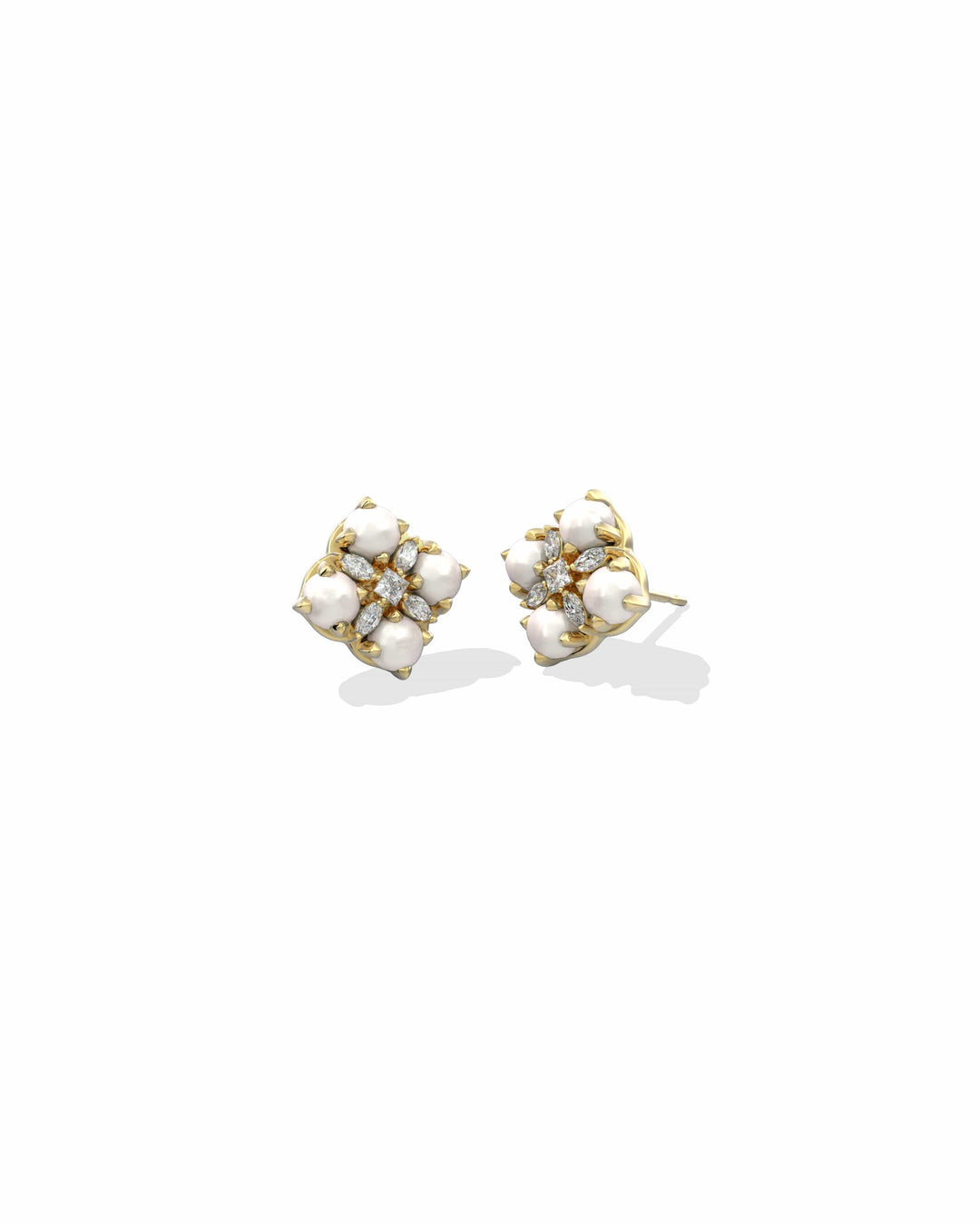 Kendra Scott Dira Pearl Gold Stud Earrings in Freshwater Cultured Pearl